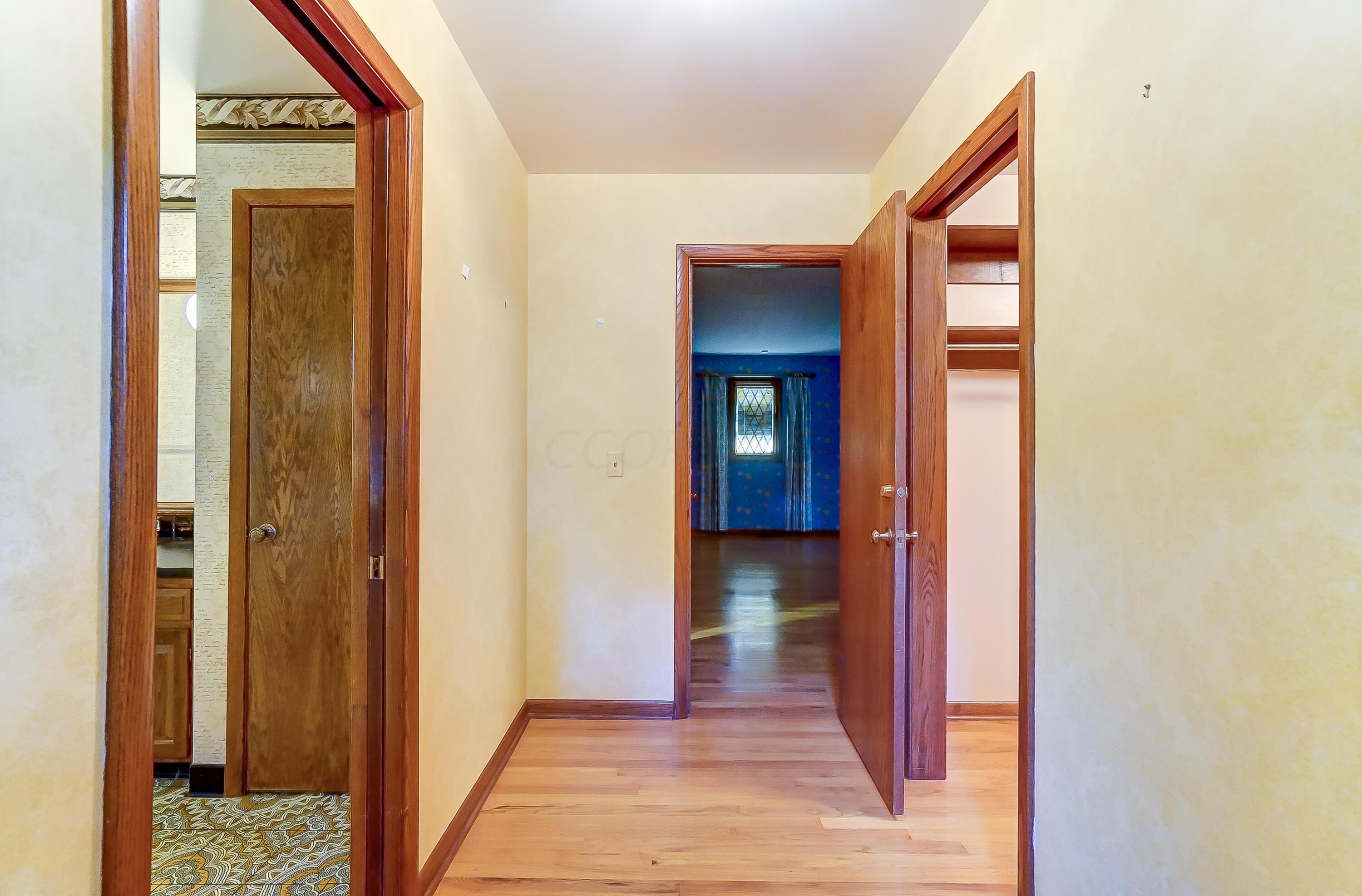1560 Carriage Road Powell, OH 43065 - Photo 22 of 64 Master Bedroom Hall
