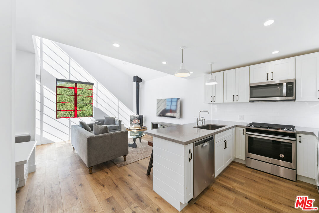 29235 Heathercliff Road, Unit 6 Malibu, CA 90265 - Photo 14 of 24