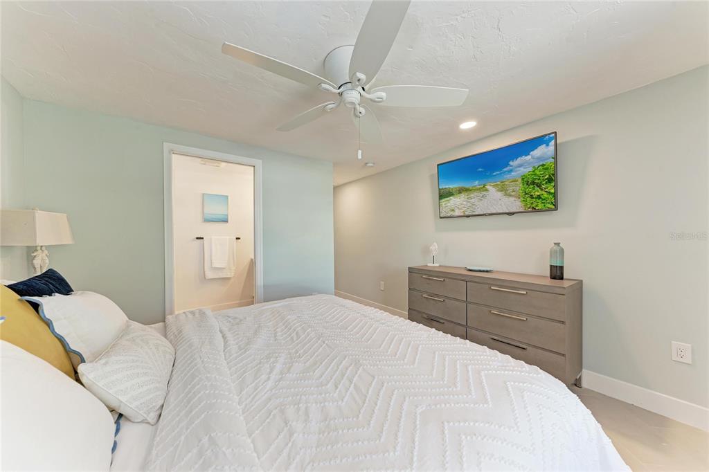730 Fox Street Longboat Key, FL 34228 - Photo 19 of 40 a bedroom with a bed and a flat screen tv