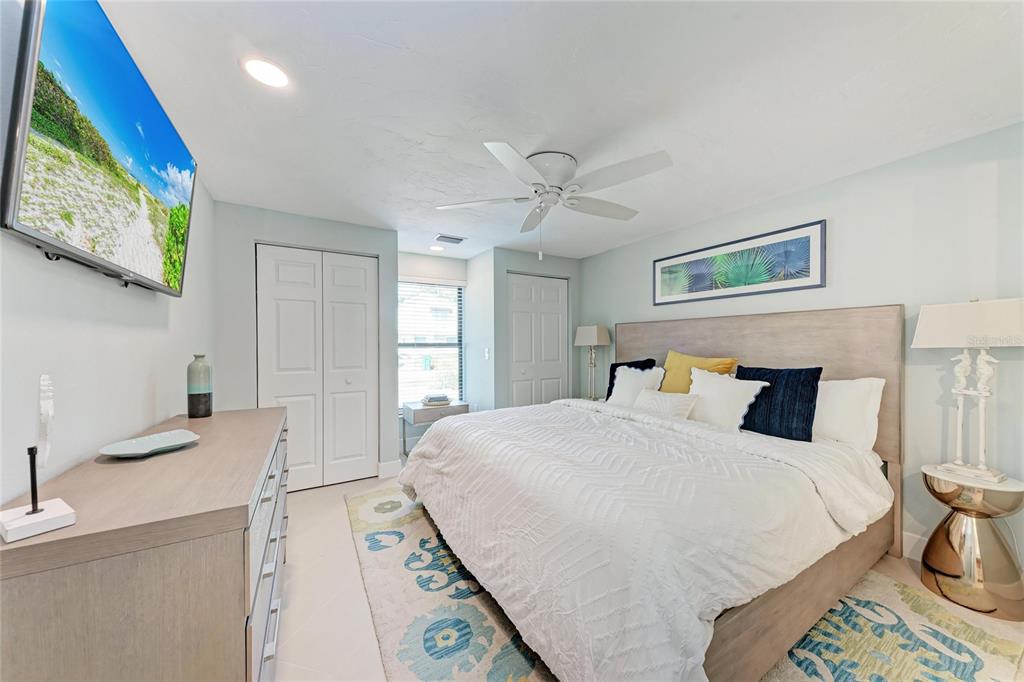 730 Fox Street Longboat Key, FL 34228 - Photo 20 of 40 a bedroom with a large bed and a chandelier