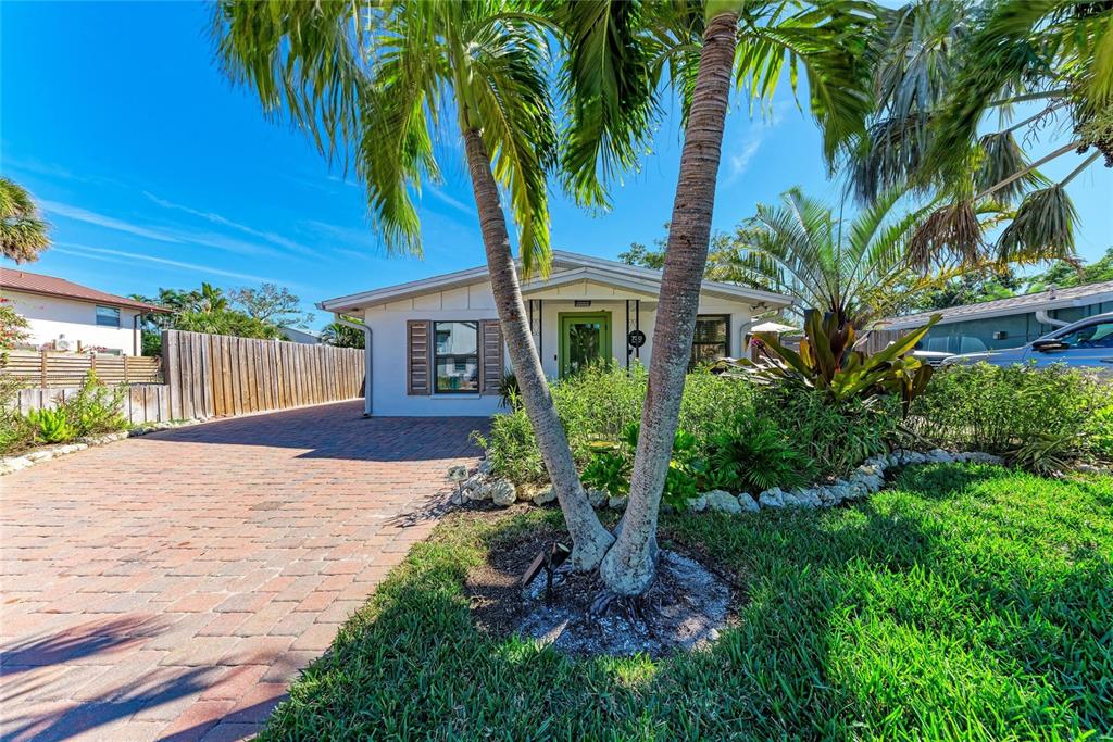 730 Fox Street Longboat Key, FL 34228 - Photo 37 of 40 a view of a backyard with a plants and palm trees