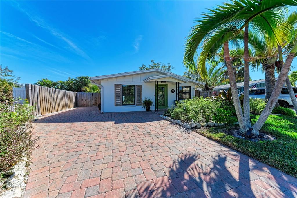 730 Fox Street Longboat Key, FL 34228 - Photo 5 of 40 a house with palm tree in front of it