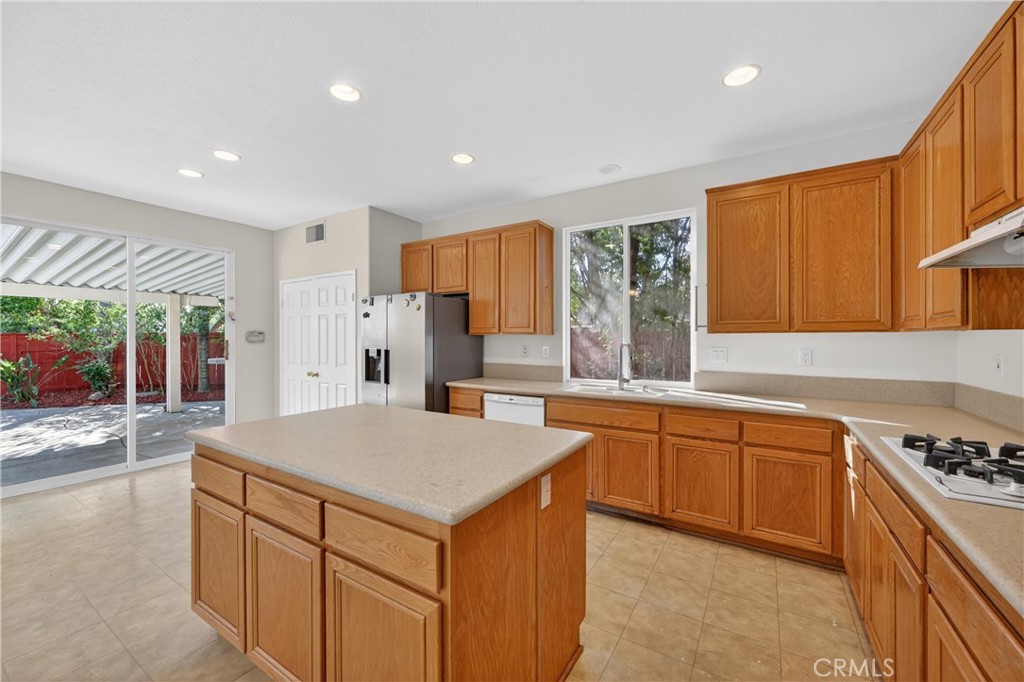 24501 Corte Rojelio Murrieta, CA 92562 - Photo 13 of 34