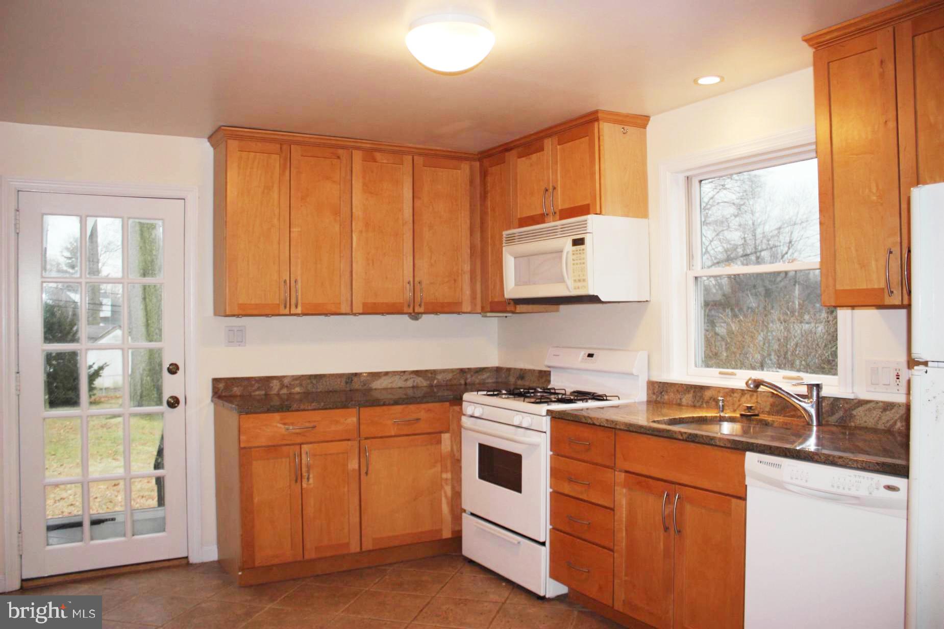 216 Merrybrook Drive Havertown, PA 19083 - Photo 5 of 10