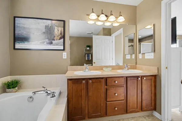 $279,900 | 536 Boulderstone Lane, Chelsea, MI 48118