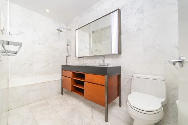 $795,000 | 75 Wall Street, Unit 29R | Financial District