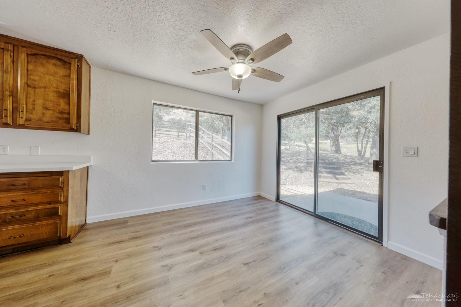 25470 Bear Valley Road Tehachapi, CA 93561 - Photo 6 of 21 Gallery Image 6
