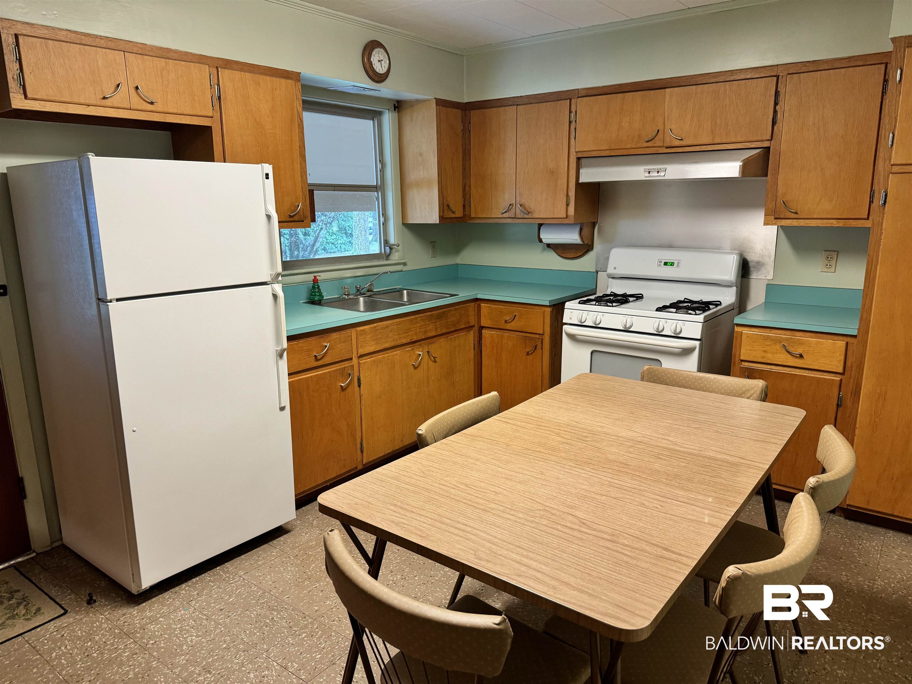 217 West Magnolia Avenue Foley, AL 36535 - Photo 5 of 21 Kitchen with white appliances, sink, and crown molding