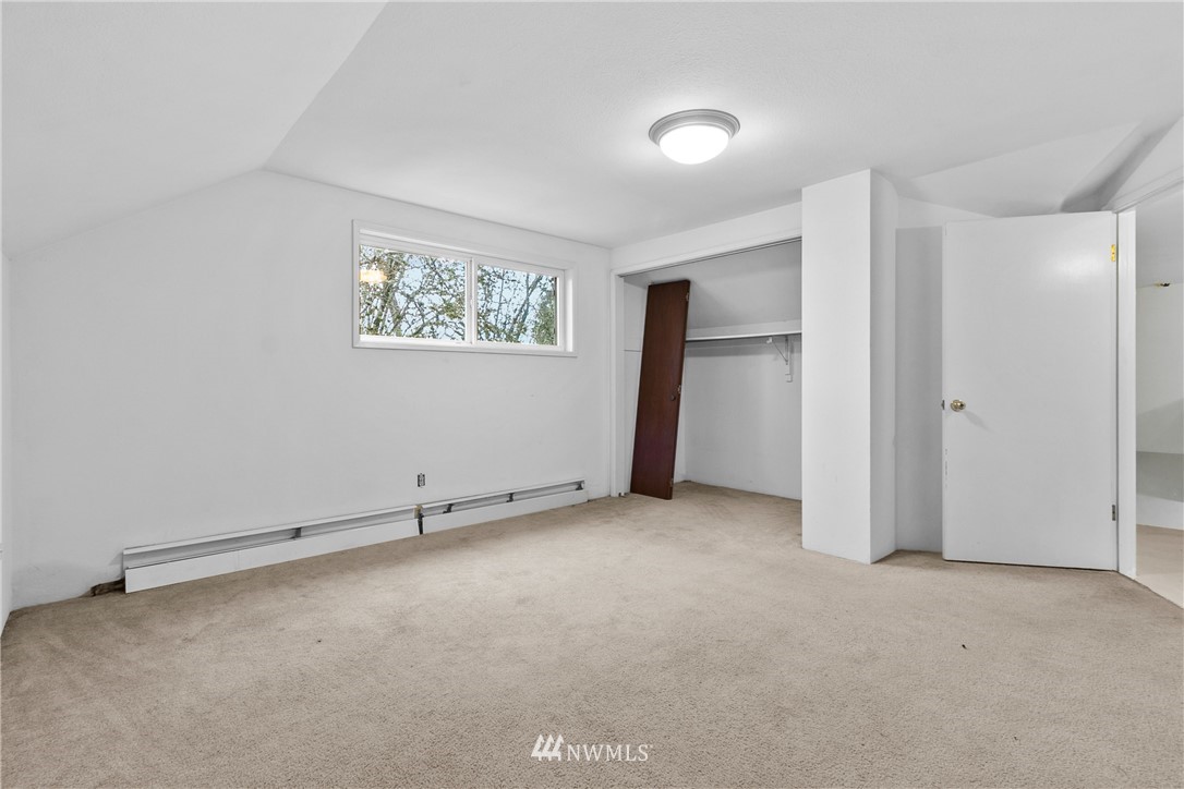 519 Quince Street Northeast Olympia, WA 98506 - Photo 23 of 39 an empty room with closet and windows