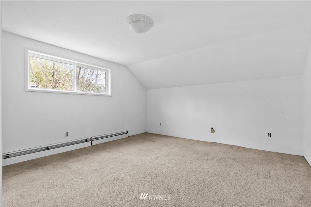 519 Quince Street Northeast Olympia, WA 98506 - Photo 24 of 39 an empty room with windows