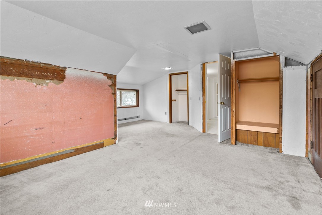 519 Quince Street Northeast Olympia, WA 98506 - Photo 25 of 39 an empty room with closet and mirrors