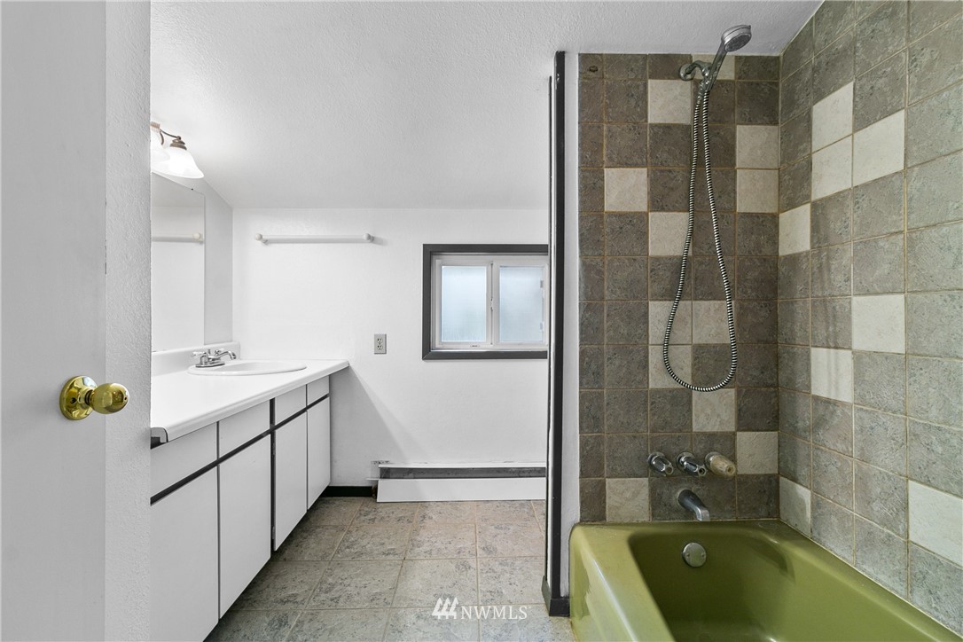 519 Quince Street Northeast Olympia, WA 98506 - Photo 26 of 39 a bathroom with a tub sink and mirror