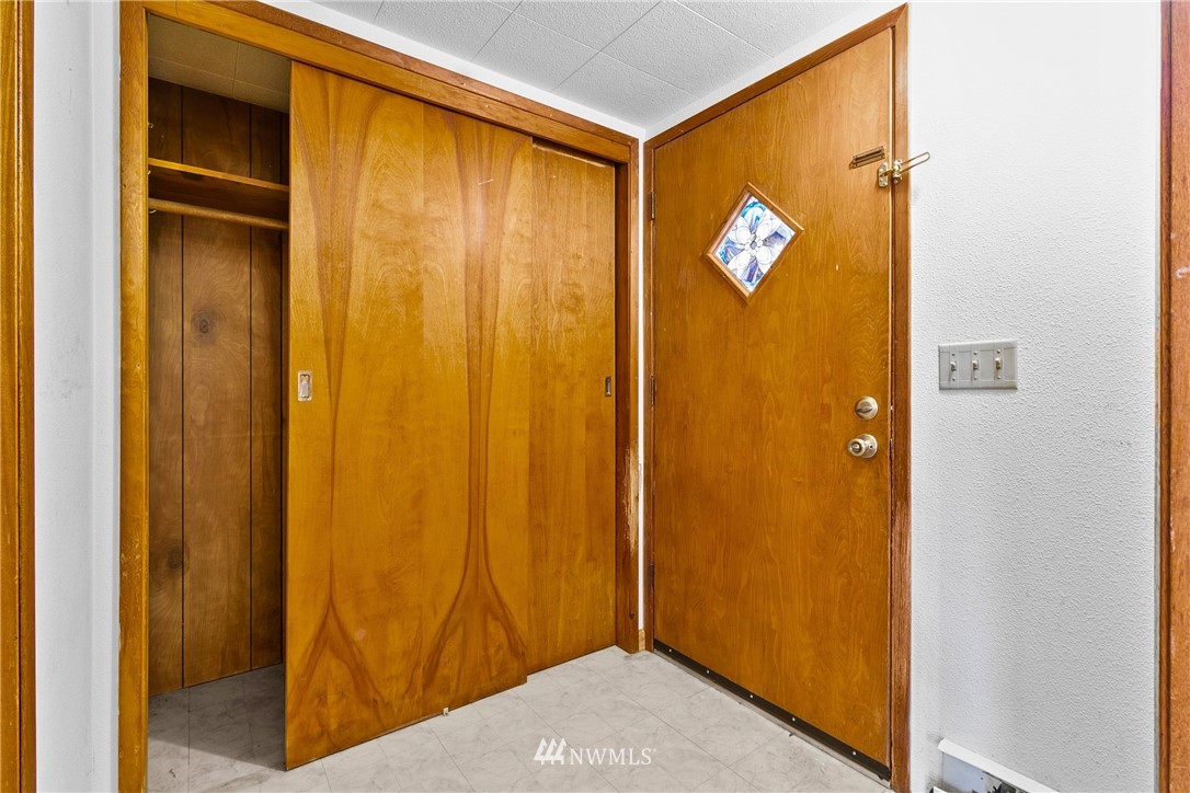 519 Quince Street Northeast Olympia, WA 98506 - Photo 5 of 39 a view of an front door