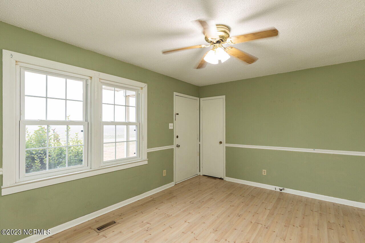 729 Mitchell Road Dudley, NC 28333 - Photo 2 of 23 Family Room