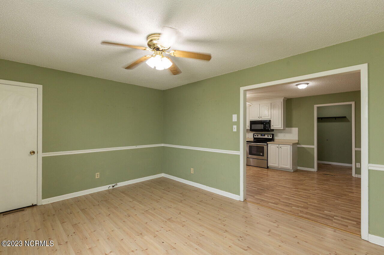 729 Mitchell Road Dudley, NC 28333 - Photo 4 of 23 007-1280x960-family-room