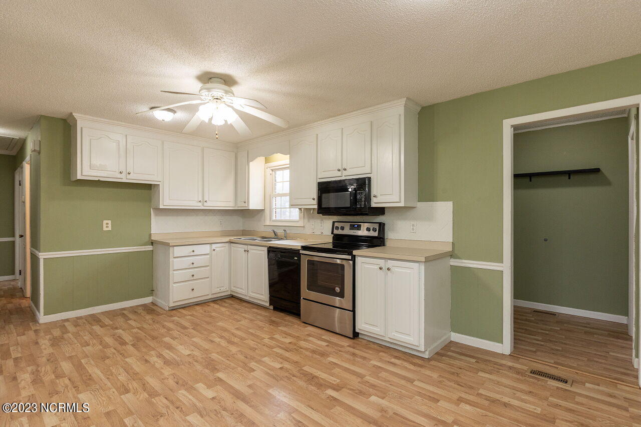 729 Mitchell Road Dudley, NC 28333 - Photo 6 of 23 Kitchen