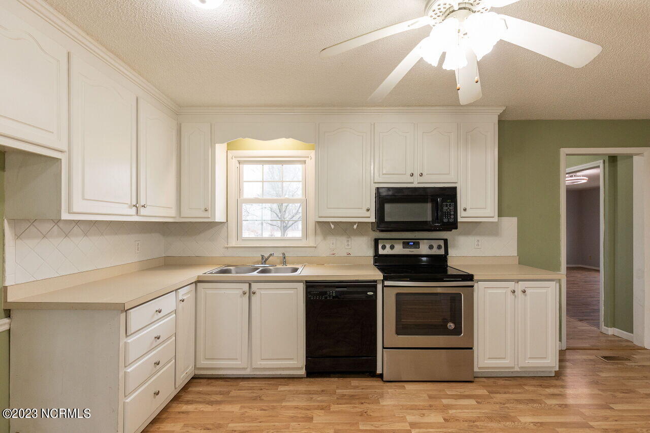729 Mitchell Road Dudley, NC 28333 - Photo 7 of 23 Kitchen