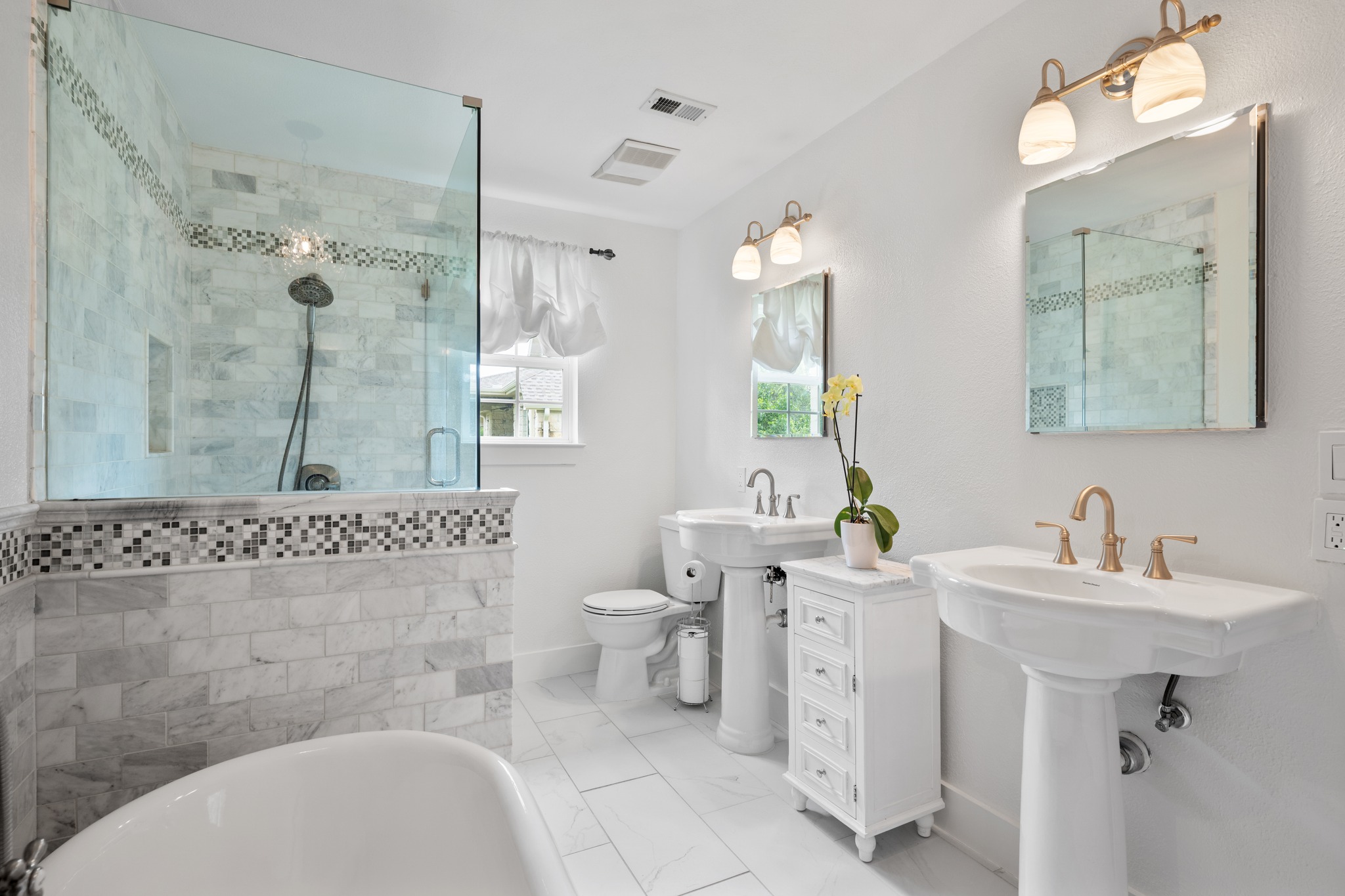 1811 Cando Court Lakeway, TX 78734 - Photo 19 of 40 Primary Bathroom with double pedestal sinks