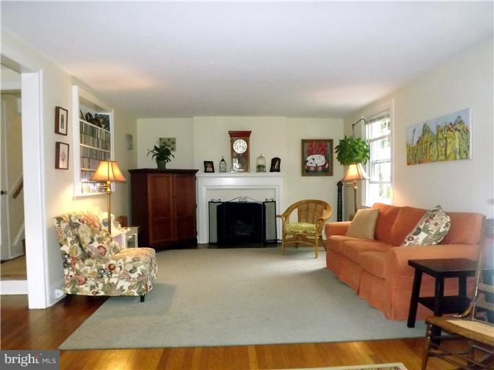 1151 Jericho Road Abington, PA 19001 - Photo 8 of 25 Living Room