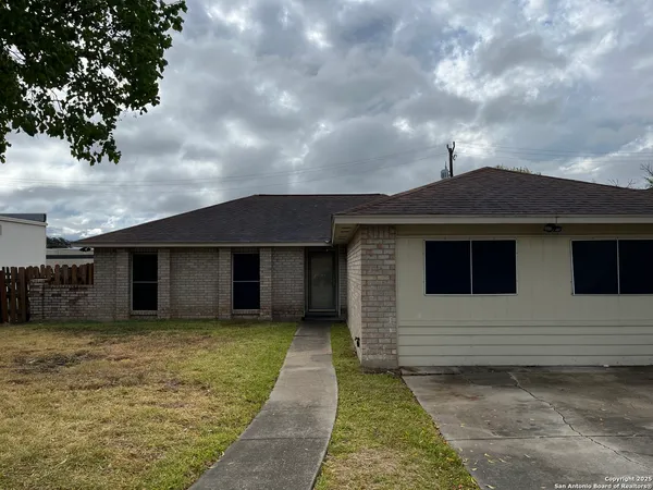 $1,795 | 6522 Ridge Willow Drive, San Antonio, TX 78233