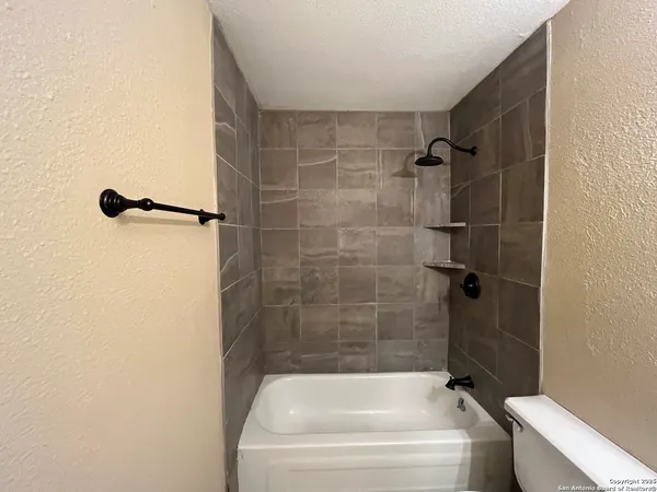 $1,795 | 6522 Ridge Willow Drive, San Antonio, TX 78233
