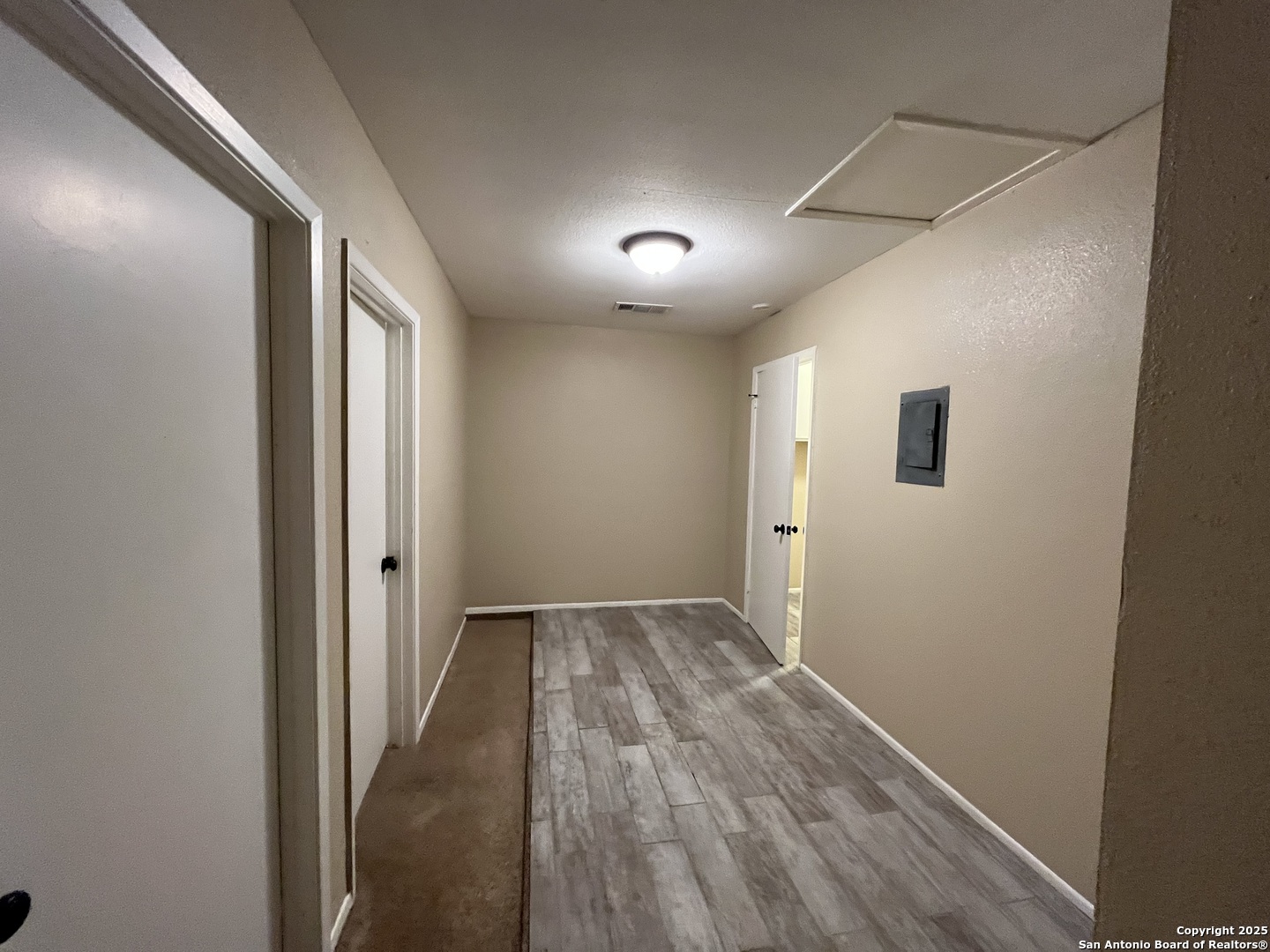 6522 Ridge Willow Drive San Antonio, TX 78233 - Photo 20 of 42 a view of hallway with wooden floor