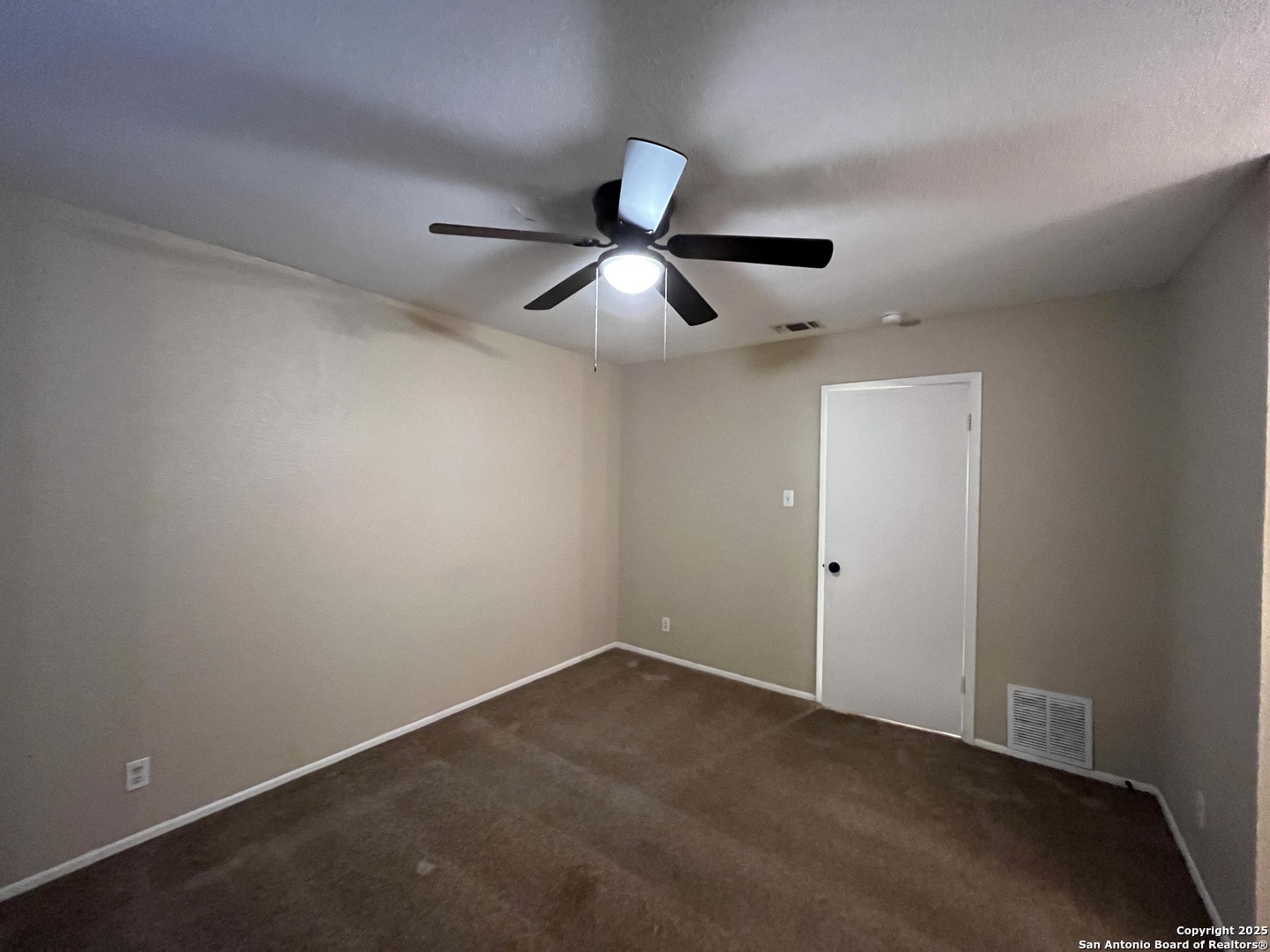 6522 Ridge Willow Drive San Antonio, TX 78233 - Photo 28 of 42 an empty room with ceiling fan and window