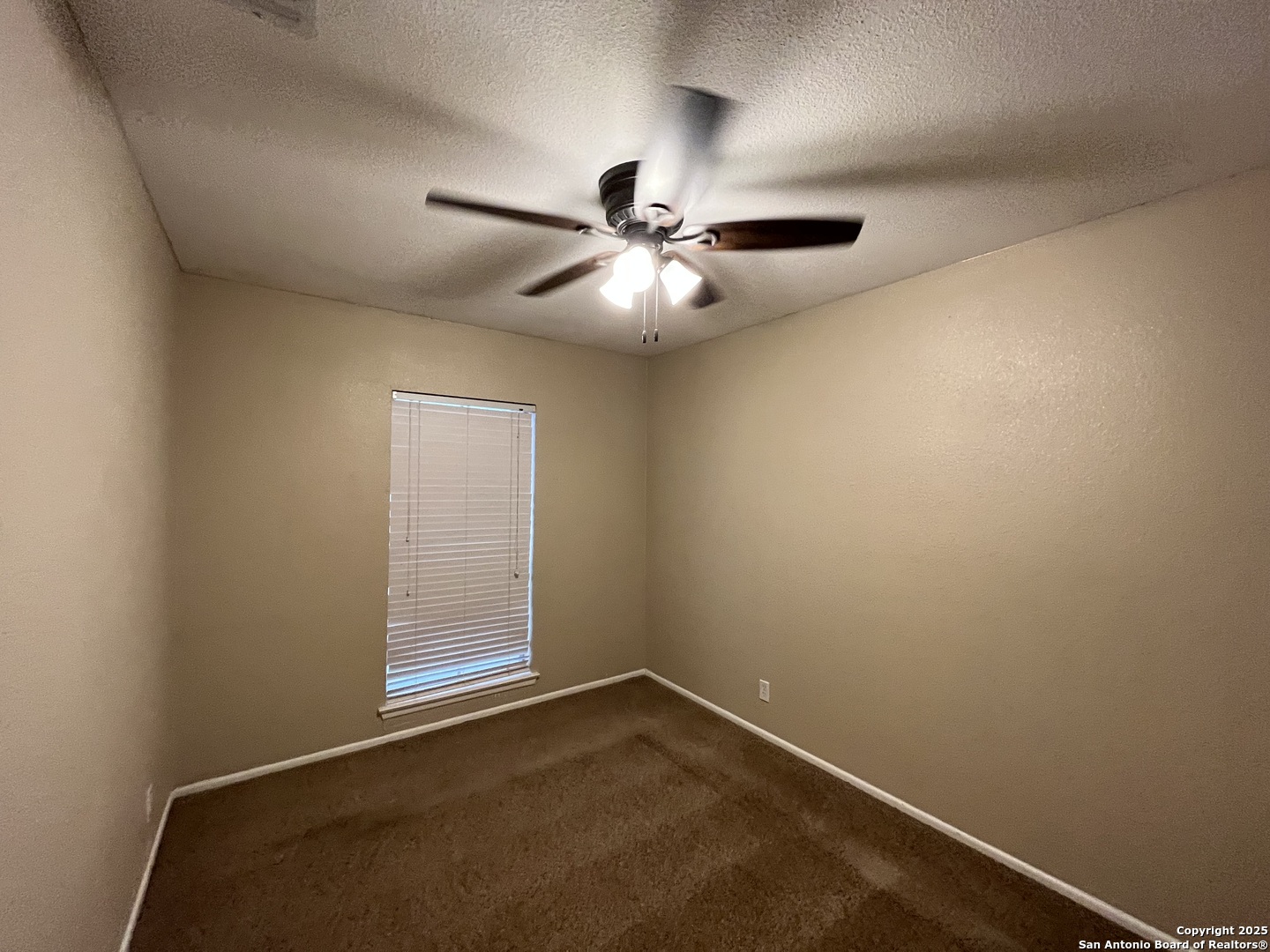 6522 Ridge Willow Drive San Antonio, TX 78233 - Photo 35 of 42 an empty room with closet and a chandelier fan