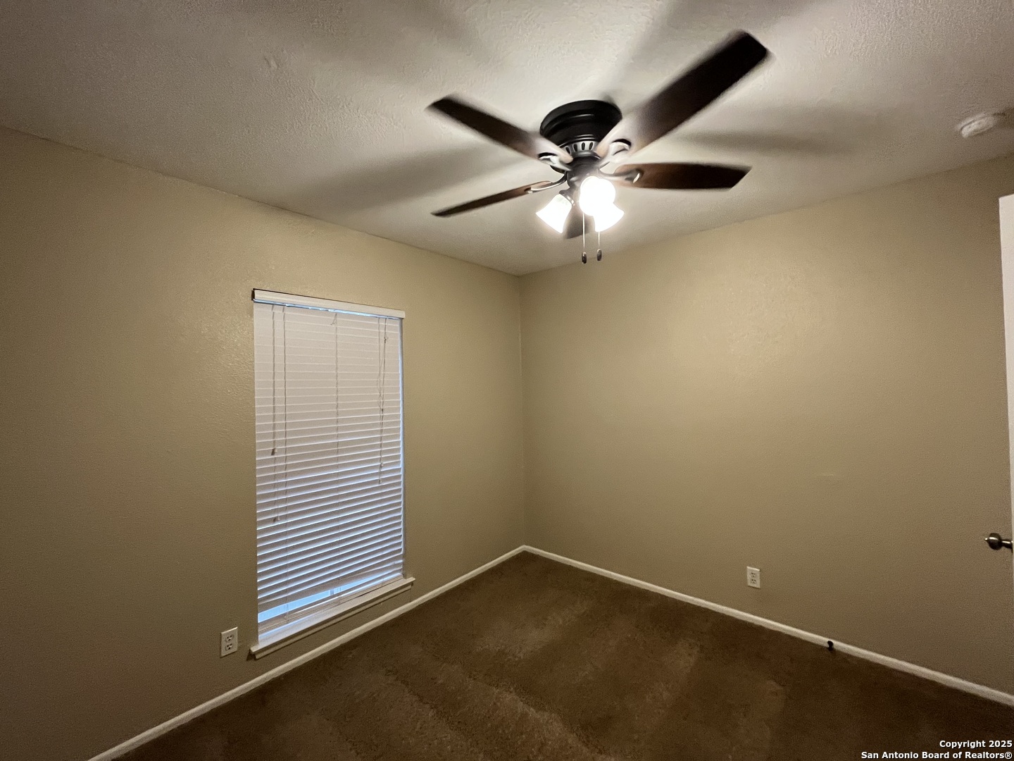 6522 Ridge Willow Drive San Antonio, TX 78233 - Photo 40 of 42 en view of an empty room with a window