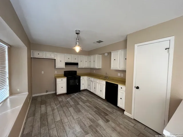 $1,795 | 6522 Ridge Willow Drive, San Antonio, TX 78233