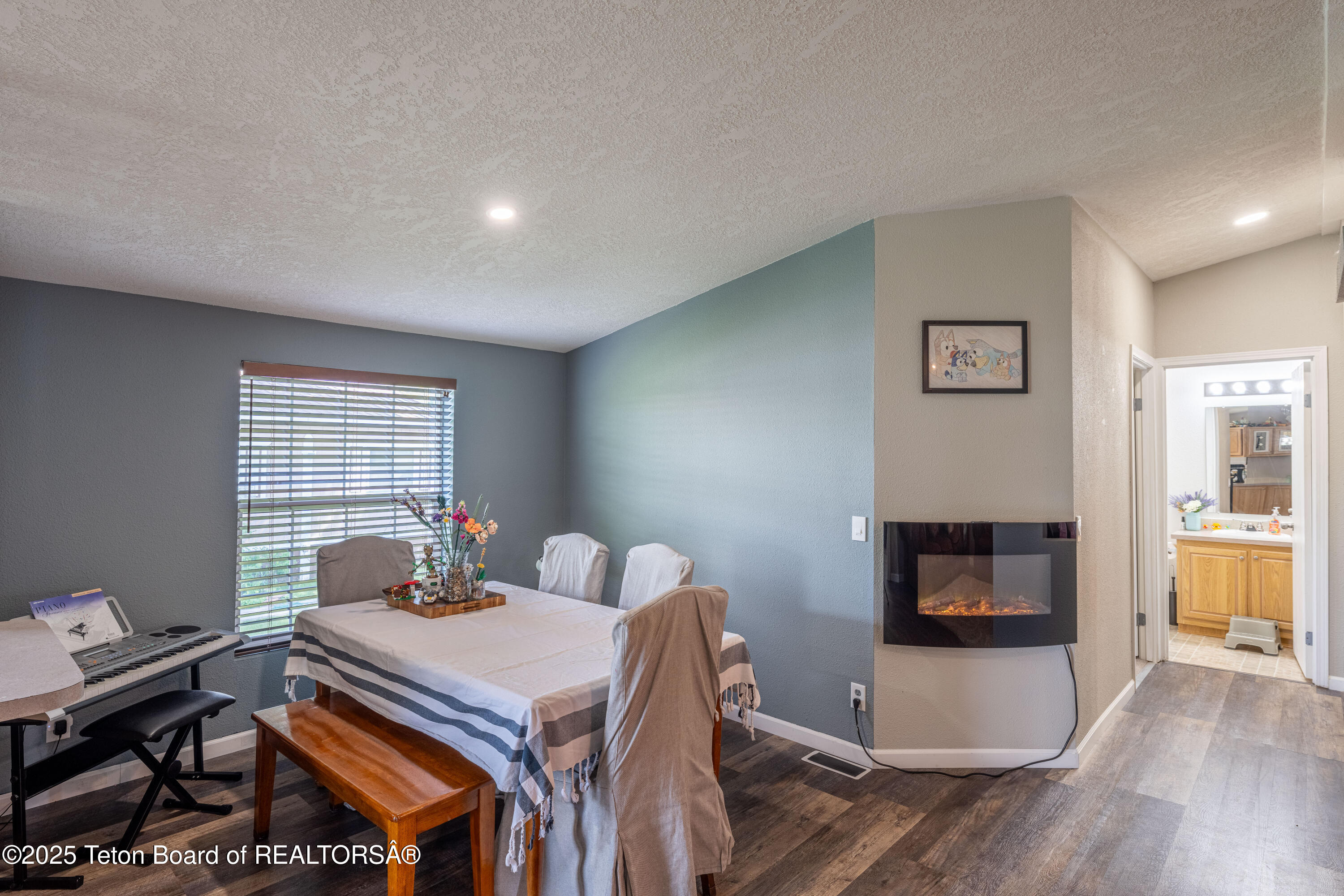 7250 Highway 89, Unit 25 Jackson, WY 83001 - Photo 15 of 37 Dining Room