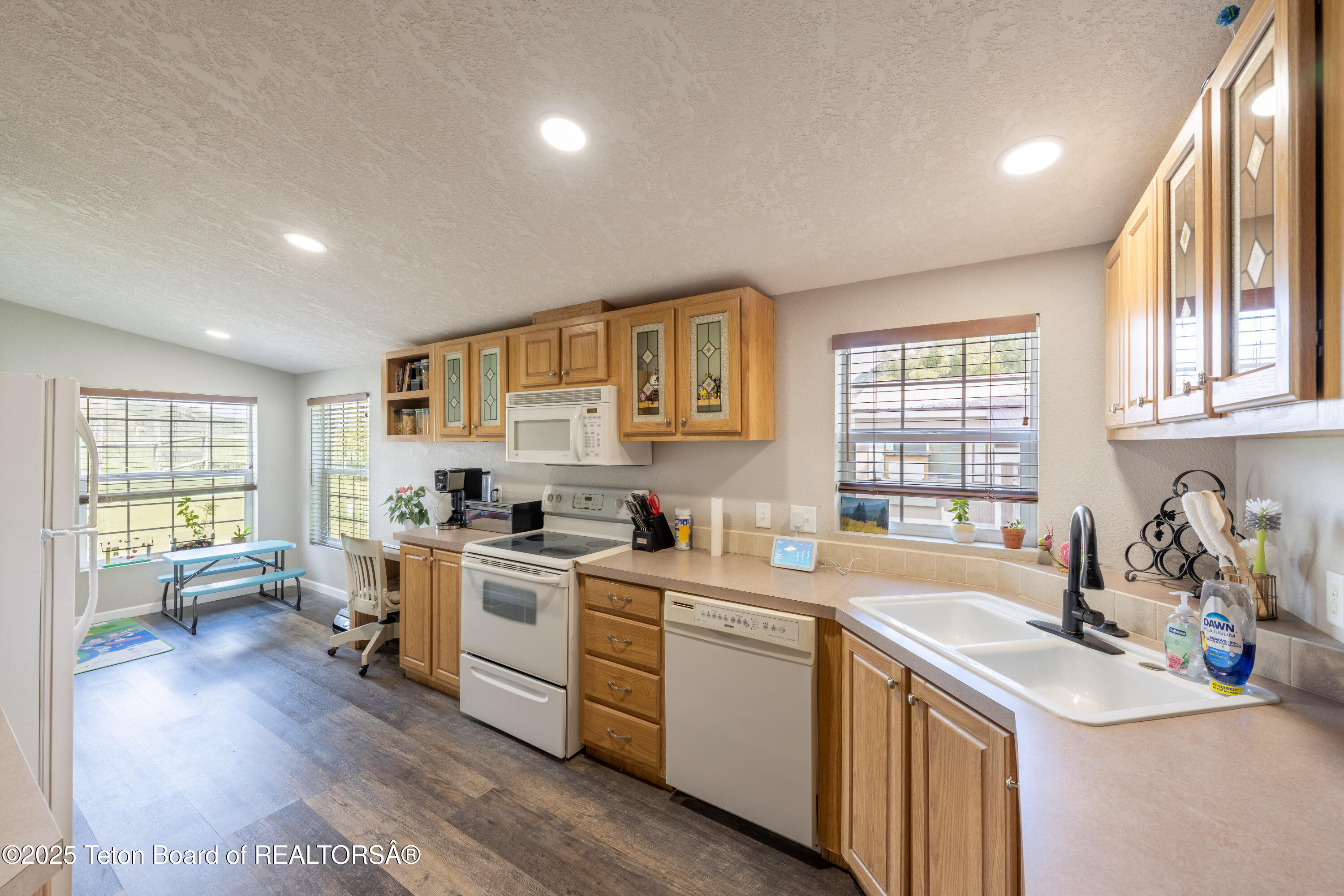 7250 Highway 89, Unit 25 Jackson, WY 83001 - Photo 18 of 37 Kitchen02