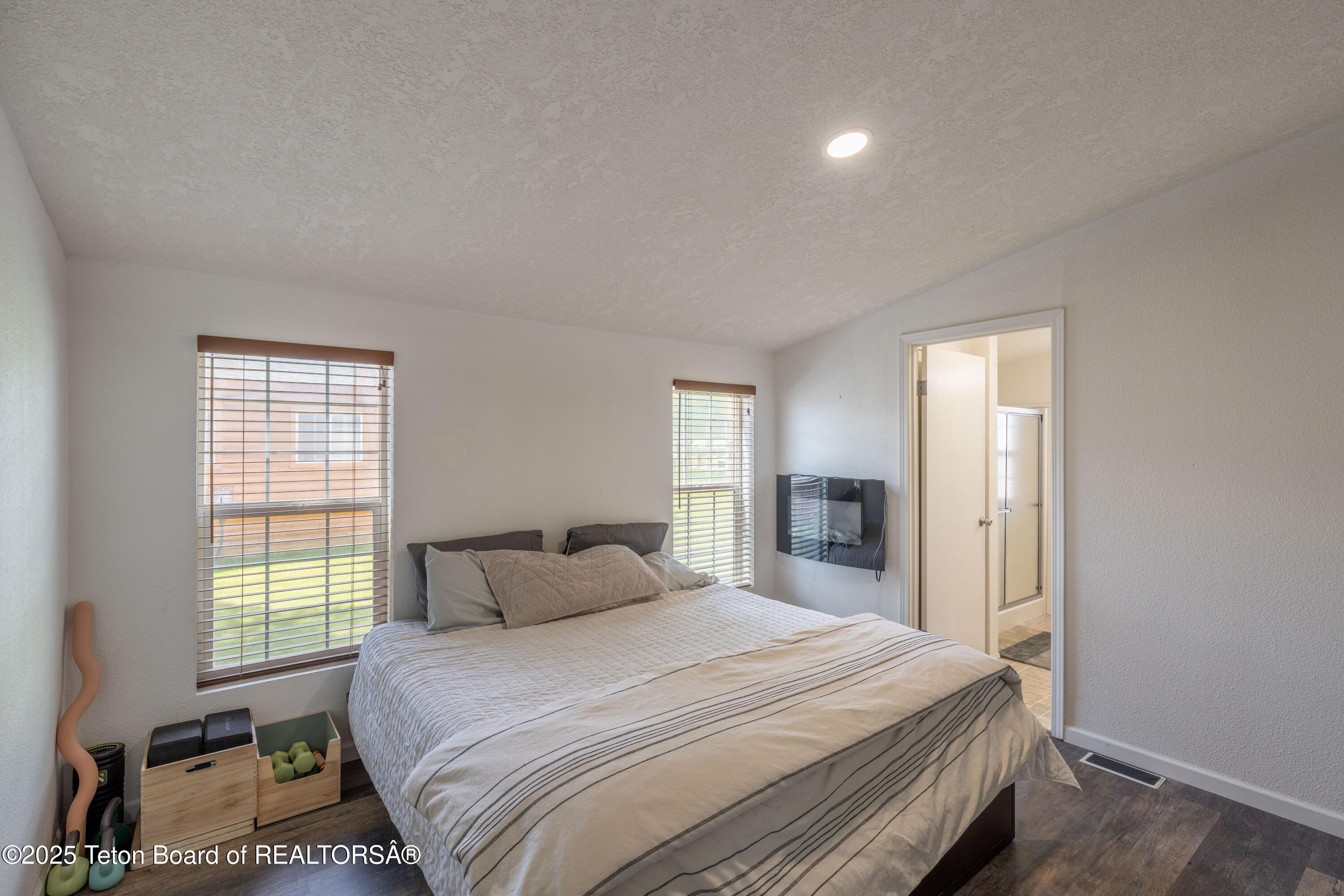 7250 Highway 89, Unit 25 Jackson, WY 83001 - Photo 22 of 37 Master Bedroom01