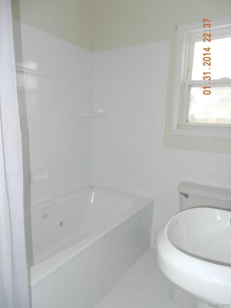 3384 Frembes Road Waterford, MI 48329 - Photo 11 of 13 Bathroom2.jpg