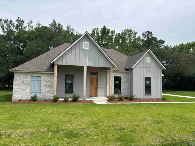 $474,500 | 7233 Riverbank Drive, Denham Springs, LA 70706