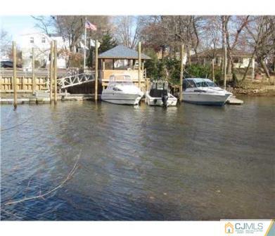 16 River Road East Brunswick, NJ 08816 - Photo 2 of 25 Gallery Image 2