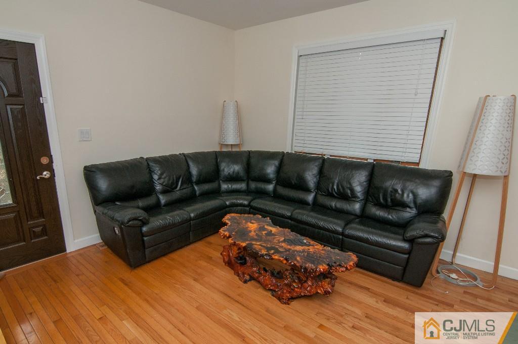 16 River Road East Brunswick, NJ 08816 - Photo 3 of 25 Gallery Image 3