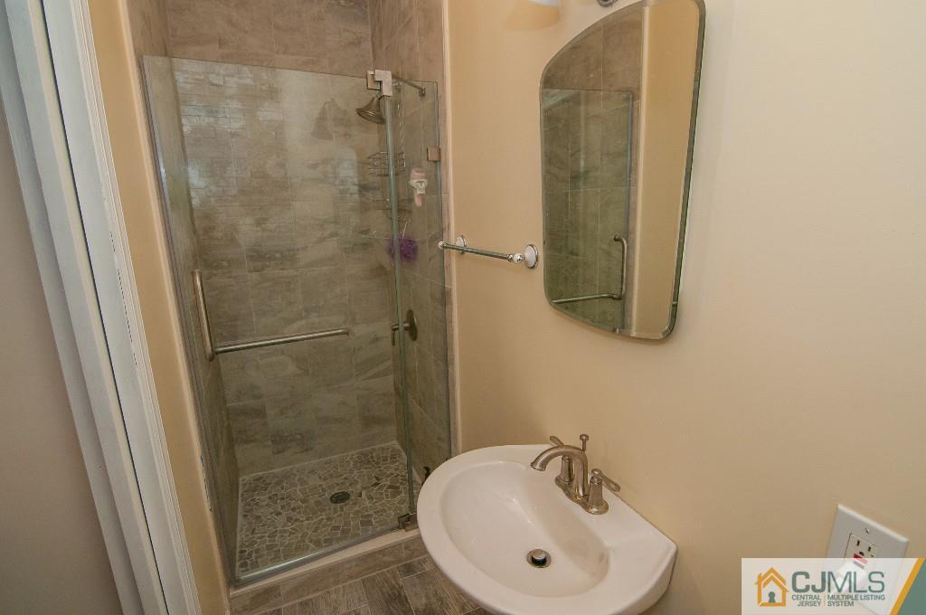 16 River Road East Brunswick, NJ 08816 - Photo 10 of 25 Gallery Image 10