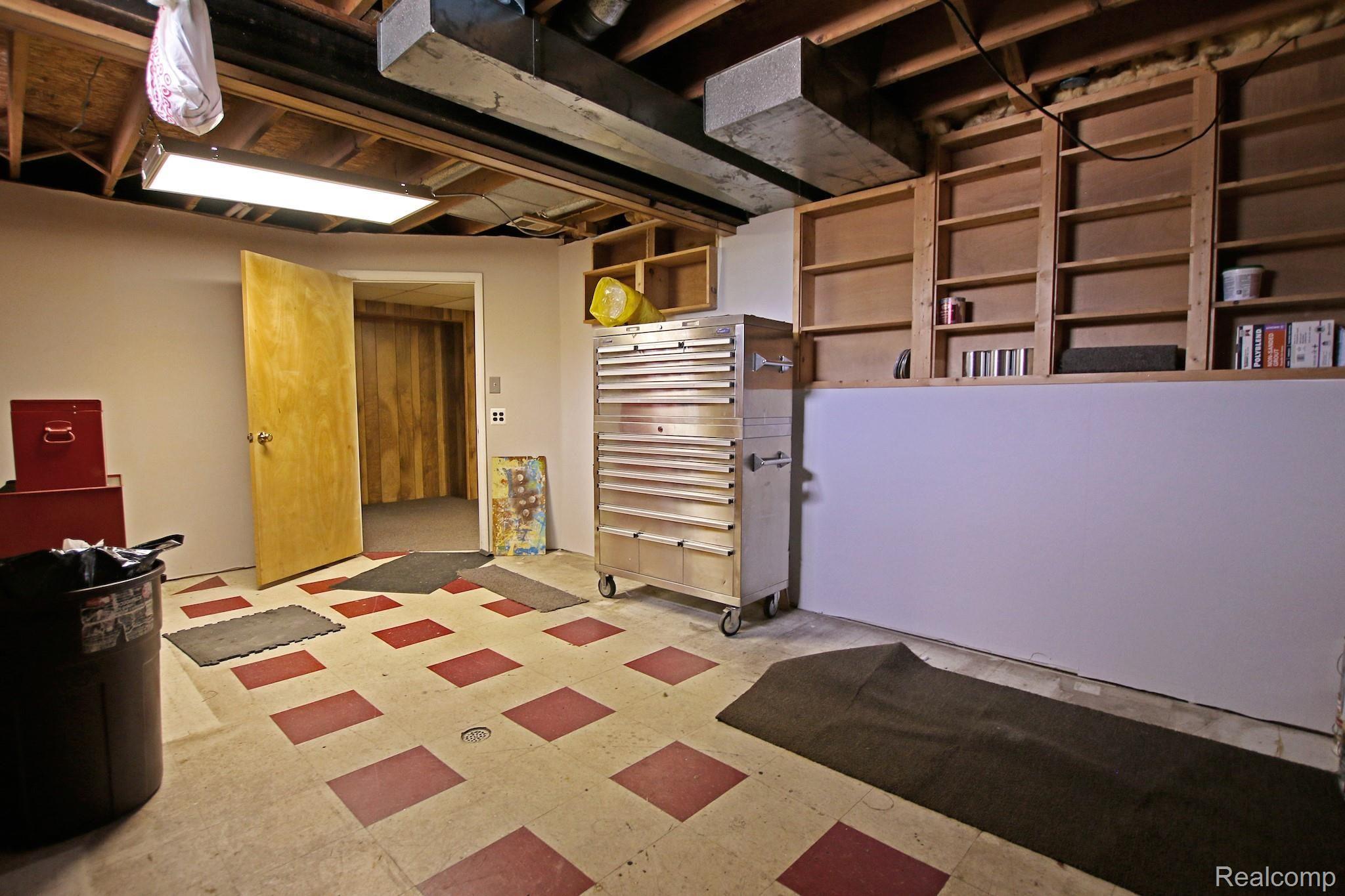 1845 Crestline Street Rochester, MI 48307 - Photo 47 of 58 47) Lower Level Room.jpg