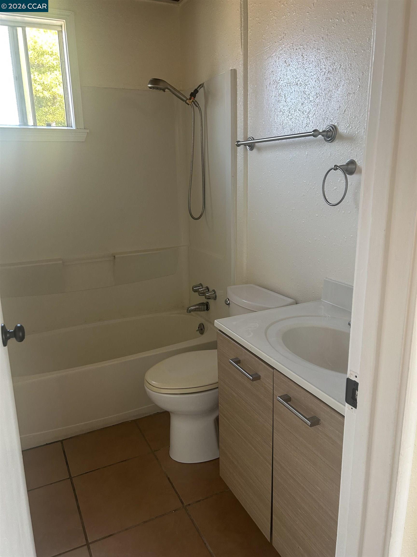 1075 Rachel Road San Pablo, CA 94806 - Photo 9 of 17 Gallery Image 9