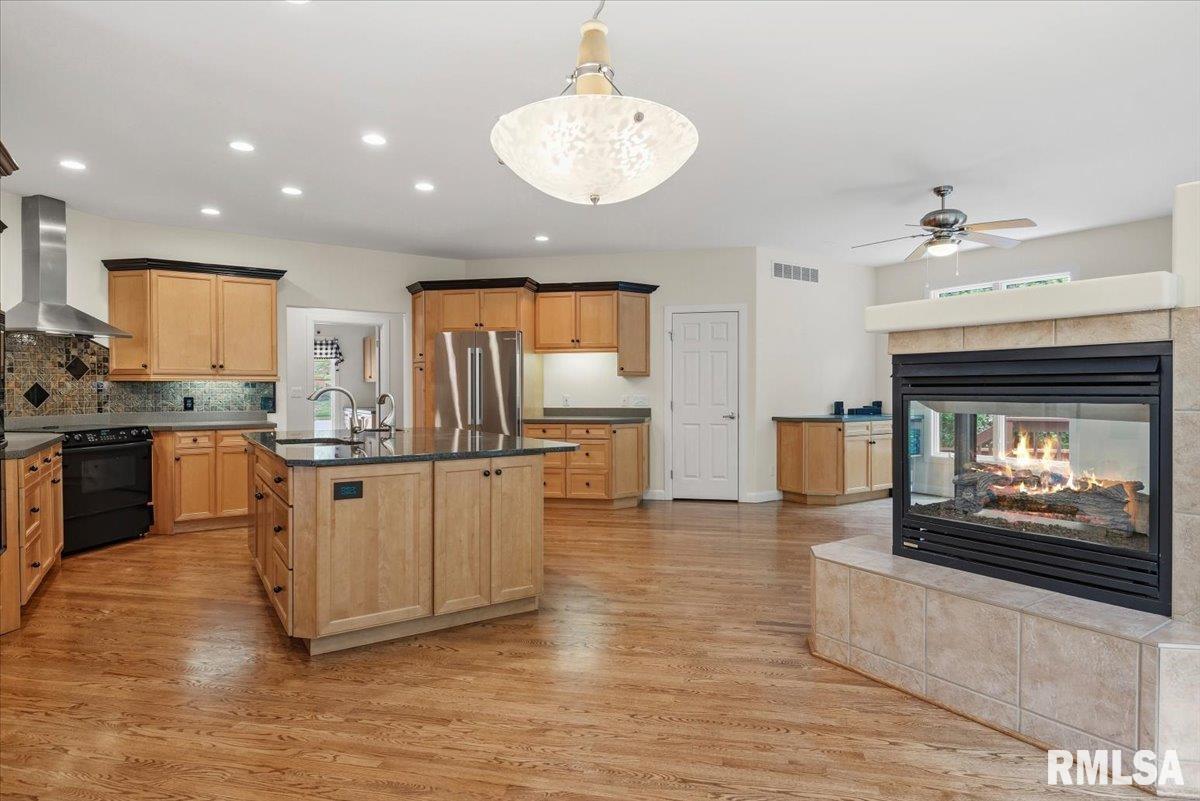 4104 Chandlerwood Road Springfield, IL 62711 - Photo 11 of 64