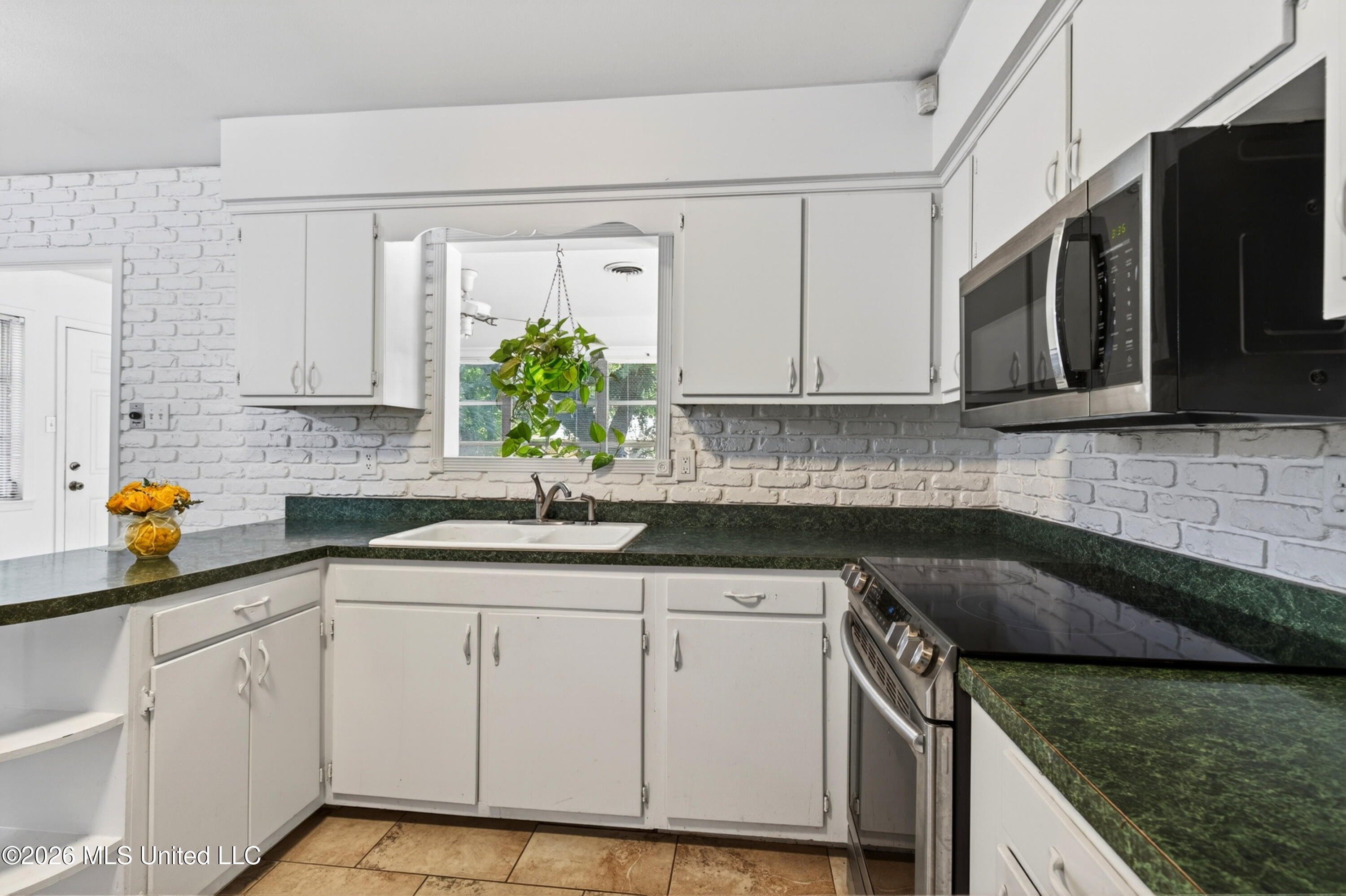 2535 Meadow Road Biloxi, MS 39531 - Photo 22 of 40 21