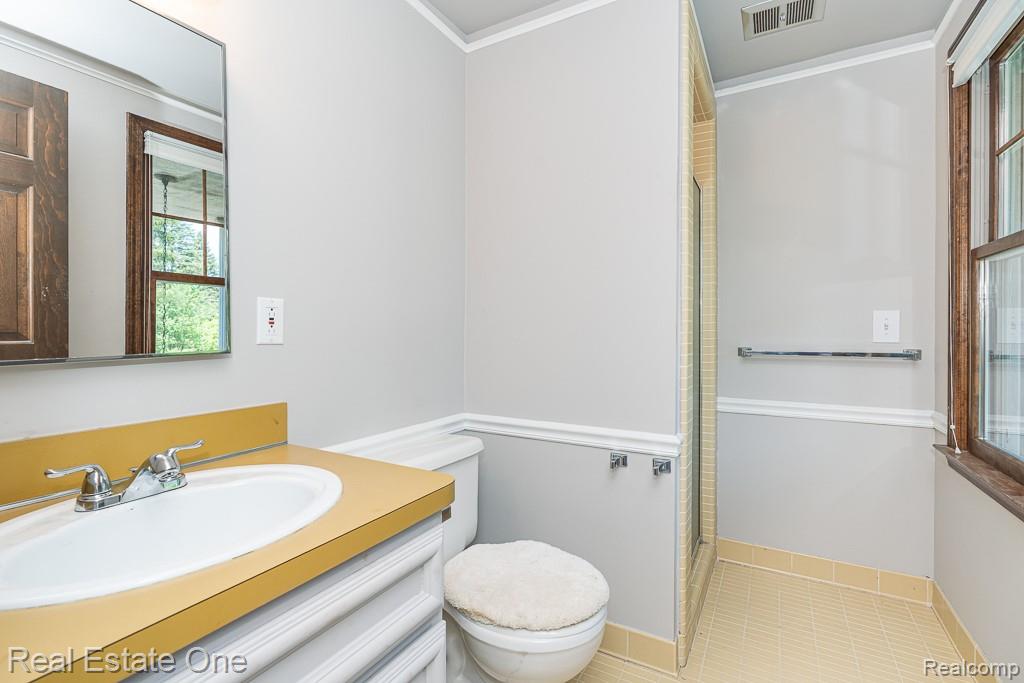 2633 New England Drive Rochester, MI 48309 - Photo 35 of 57 2633 New England_MLS-033.jpg