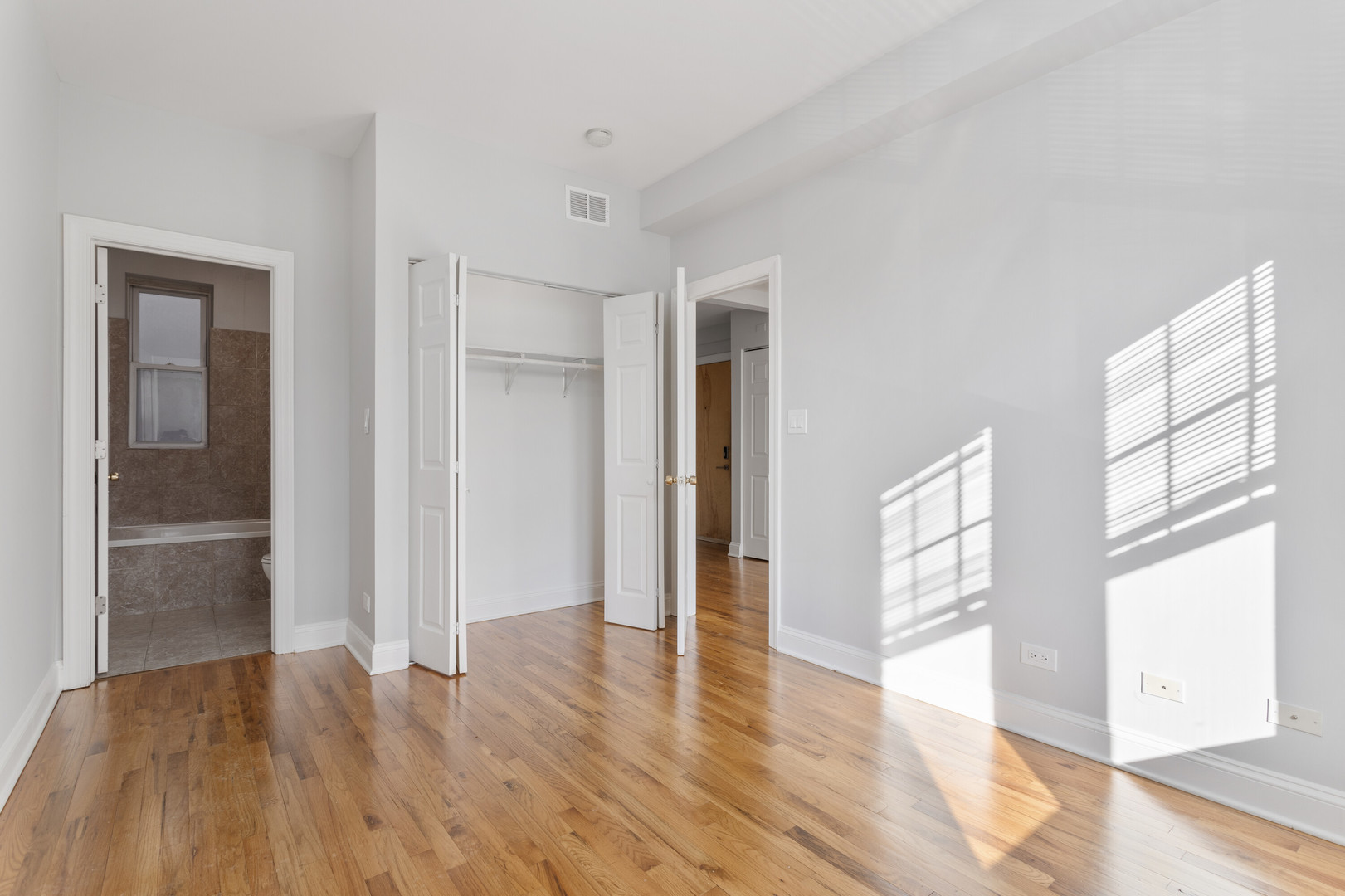 7322 North Damen Avenue, Unit 2 Chicago, IL 60645 - Photo 7 of 16