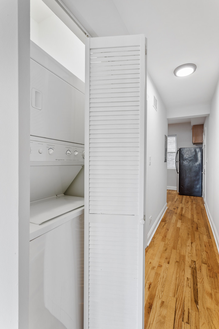 7322 North Damen Avenue, Unit 2 Chicago, IL 60645 - Photo 8 of 16