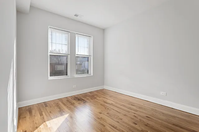 $2,031 | 7322 North Damen Avenue, Unit 2, Chicago, IL 60645