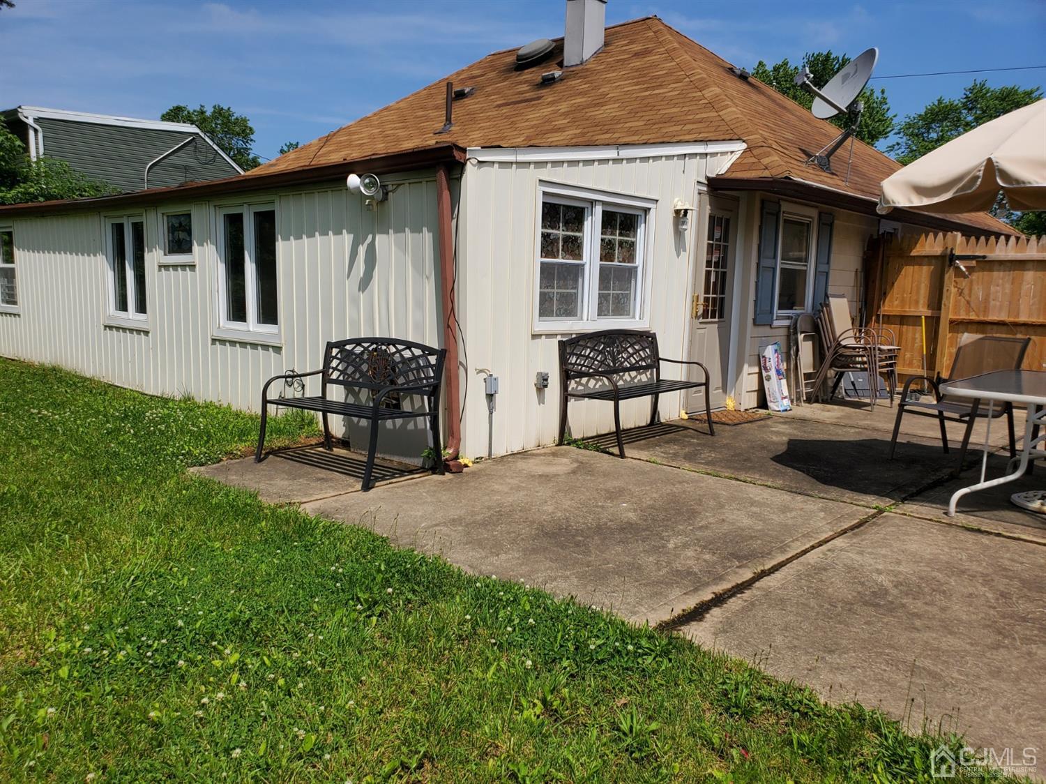 4 Mercury Road Edison, NJ 08817 - Photo 21 of 22 a backyard of a house with table and chairs