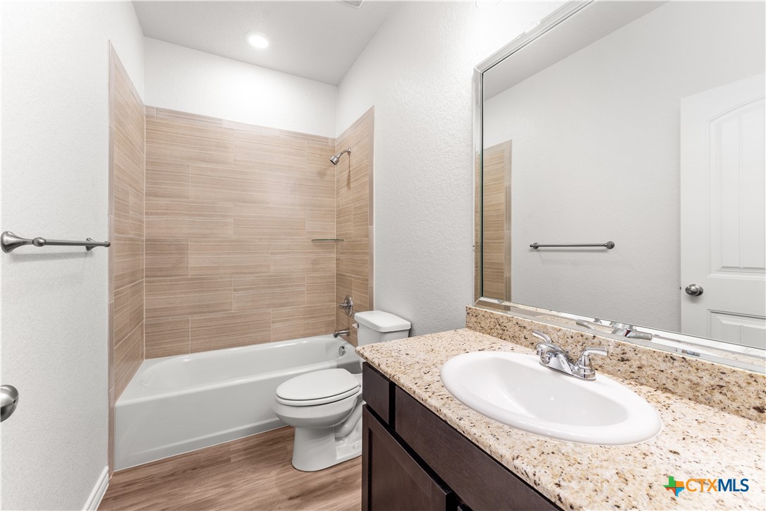 1114 Zora Drive Temple, TX 76504 - Photo 11 of 29 Unit A hall bath