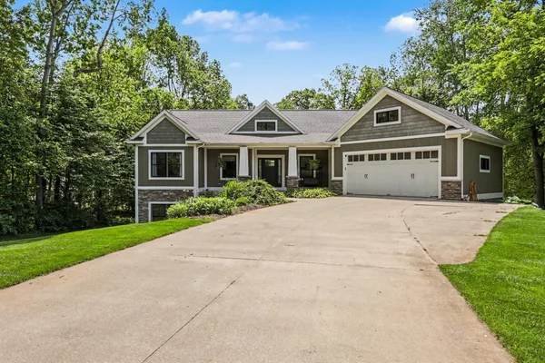 $795,000 | 5318 Lamont Farms Drive, Coopersville, MI 49404
