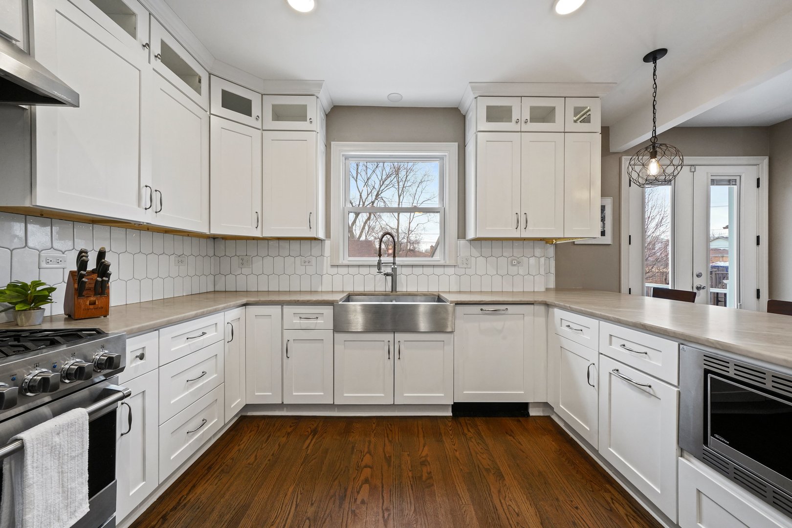 90 Lawton Road Riverside, IL 60546 - Photo 12 of 32